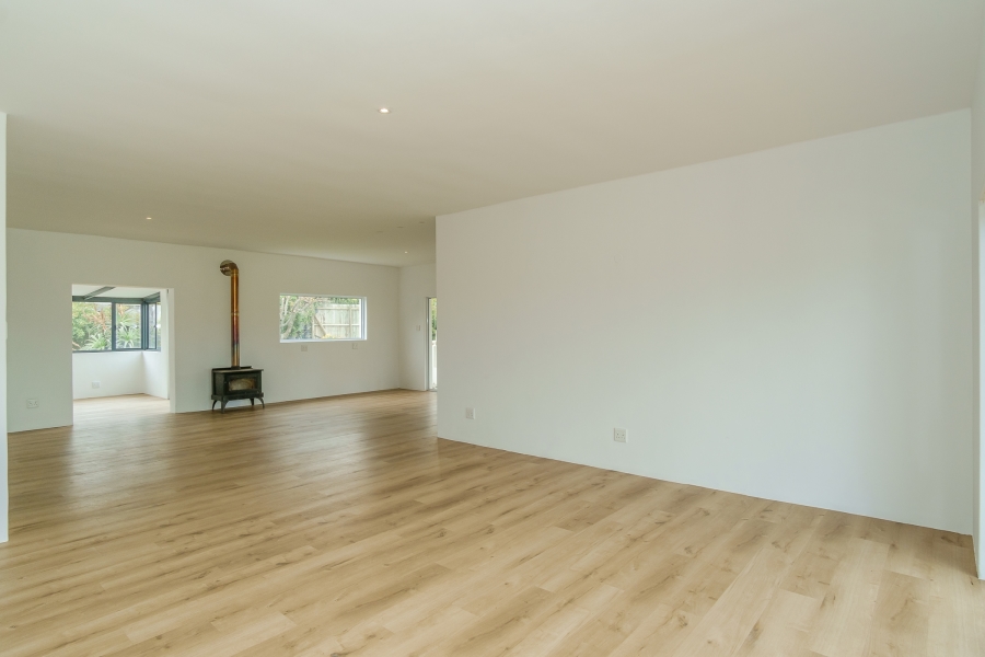 6 Bedroom Property for Sale in Meadowsteads Western Cape